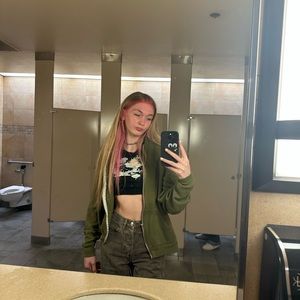 Meet your Posher, Abigail